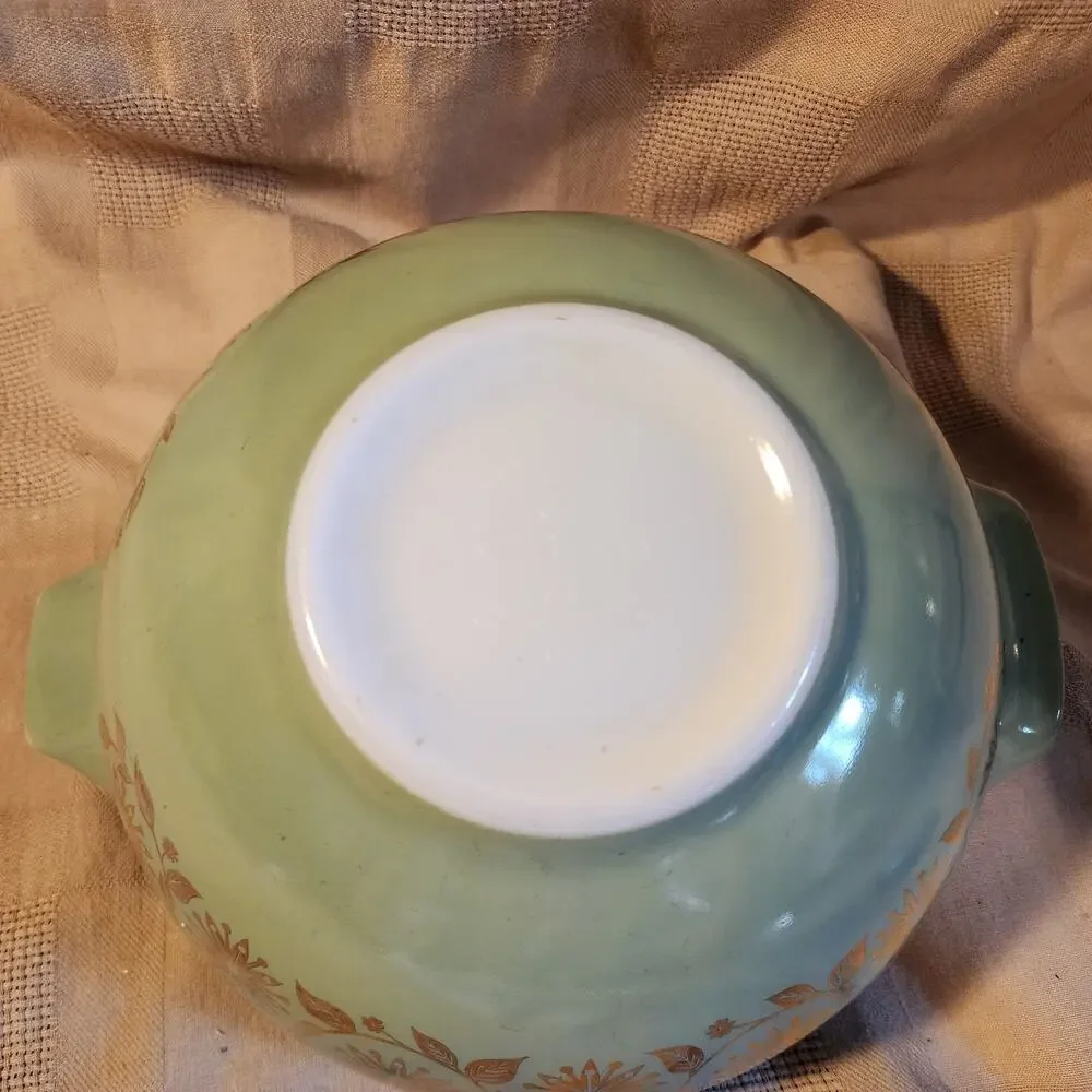 VTG Pyrex 1960s #443 2.5 QT Sage Green Gold Medallion Cinderella Bowl No Lid